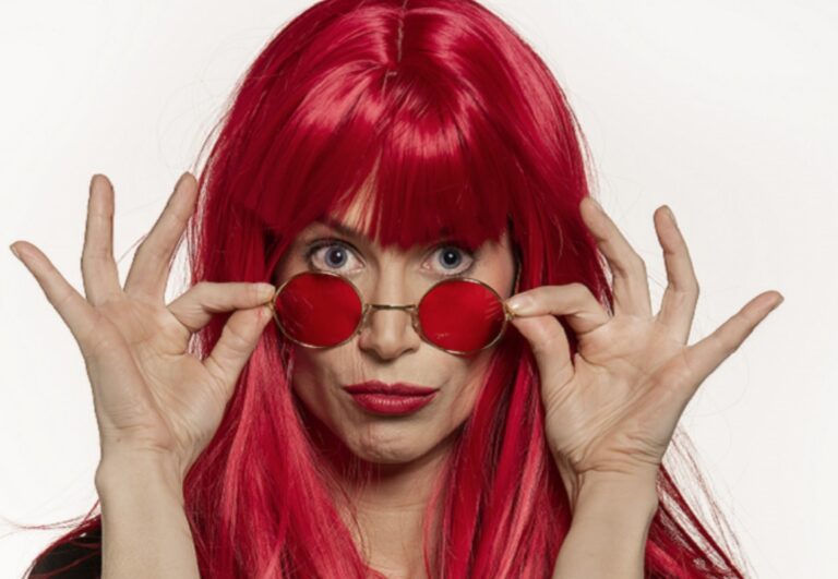 Musical em homenagem a Rita Lee tem temporada estendida em SP e Mel Lisboa premiada com Prêmio Shell de Teatro