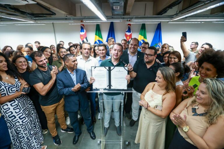 Prefeitura encaminha Projeto que propõe adequação na carga horária e atribuições dos Gestores Escolares em Ribeirão