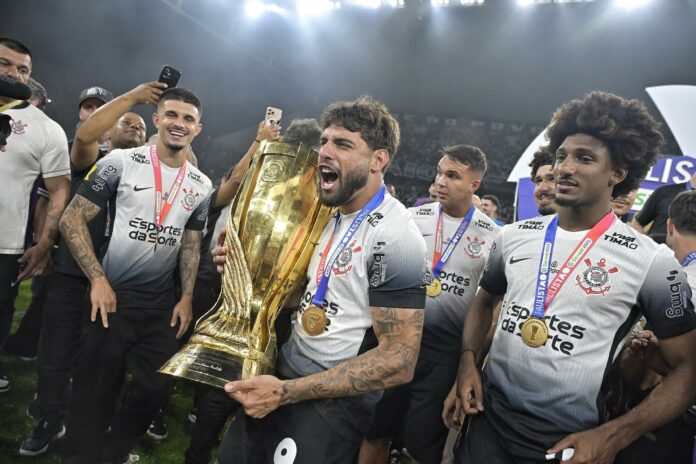 yuri-alberto-comemora-titulo-paulista-conquistado-pelo-corinthians-contra-o-palmeiras-1743133216756_v2_1920x1280