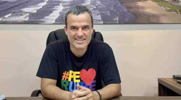 Em Peruíbe, prefeito Felipe Bernardo é aprovado por 51,4% moradores-eleitores, segundo pesquisa do Instituto Badra