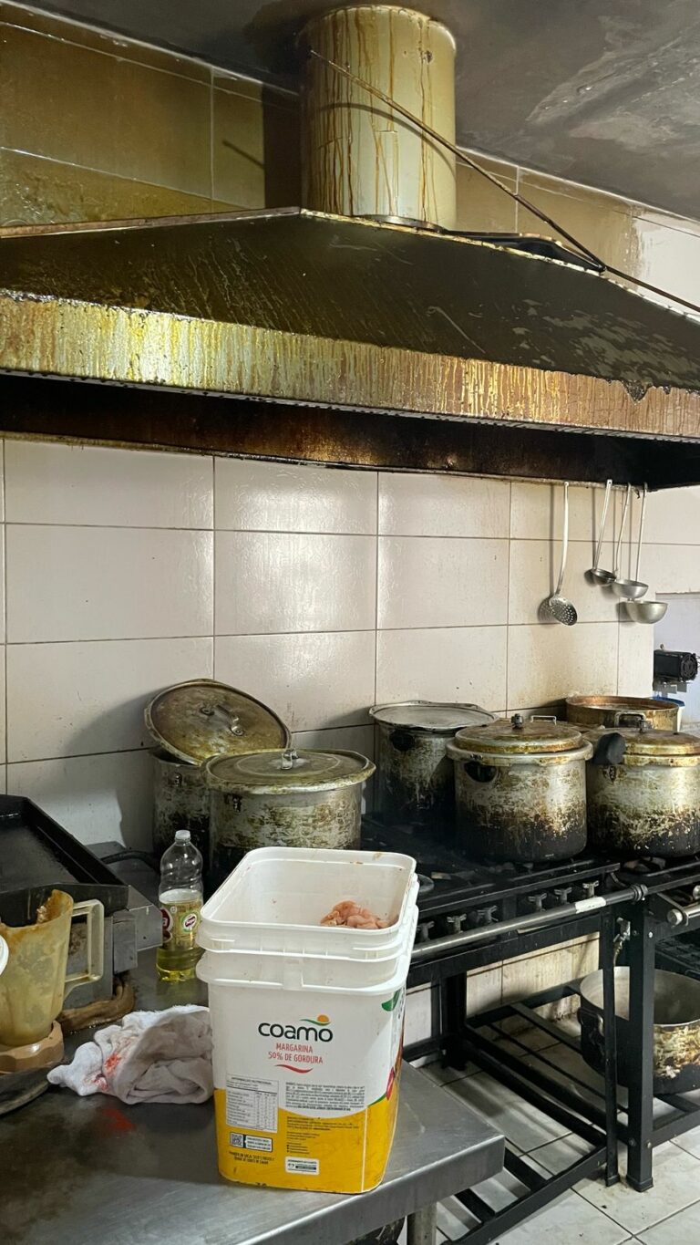 Vigilância Sanitária interdita marmitaria por condições impróprias