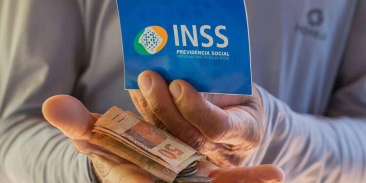 Aposentado do INSS pode pedir exclusão de desconto indevido de associação; saiba como