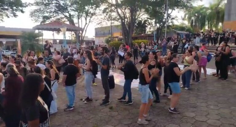 Servidores de Jaguariúna mantêm greve mesmo após reajuste aprovado pela Câmara