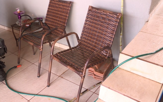 Influencer vive dias de terror e encontra ‘stalker’ sentado na garagem