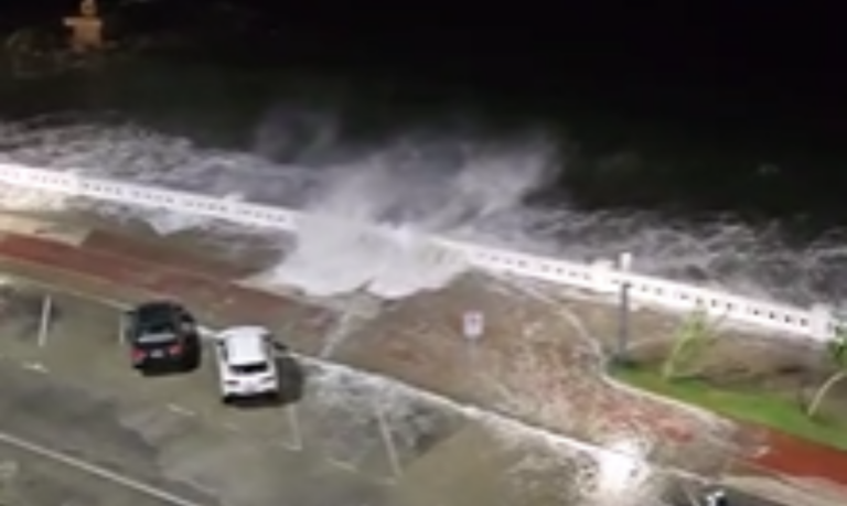 Forte ressaca e temporal atingem a Baixada Santista e deixam estragos; VÍDEO