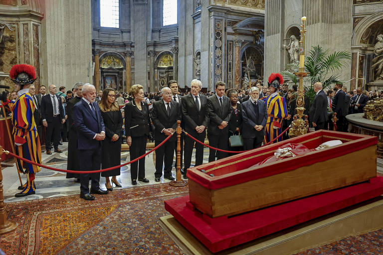 Missa fúnebre de Francisco tem apelos a paz e defesa de migrantes