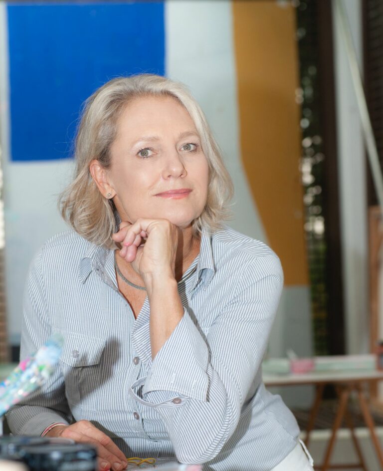 “Mai-Britt Wolthers e a Cor Protagonista”: nova exposição ocupa a Pinacoteca Benedicto Calixto com imersão sensorial e crítica