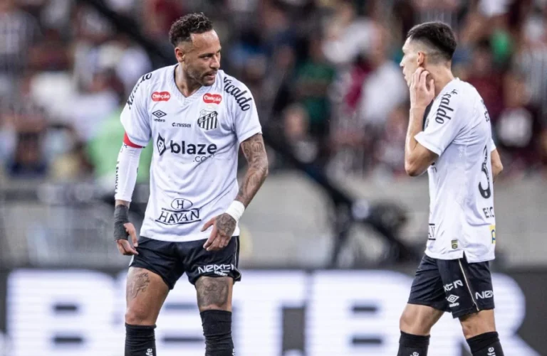 Neymar se diz inteiro e pede mais personalidade ao Santos após derrota