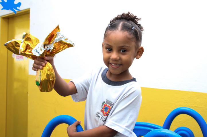 “Páscoa Solidária” quase 6 mil crianças ganham ovos de chocolate nas creches de São Vicente