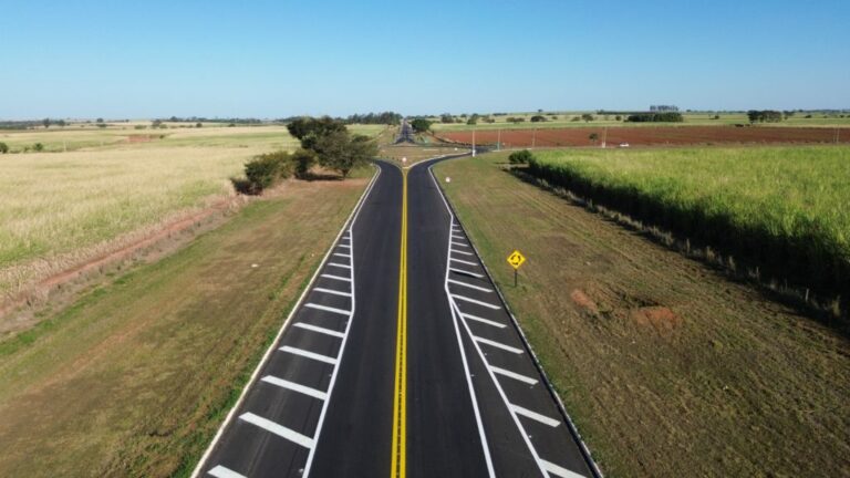 Agrishow: SP anuncia regulamentação inédita que permite aos produtores rurais usarem faixas de domínio de rodovias para plantio