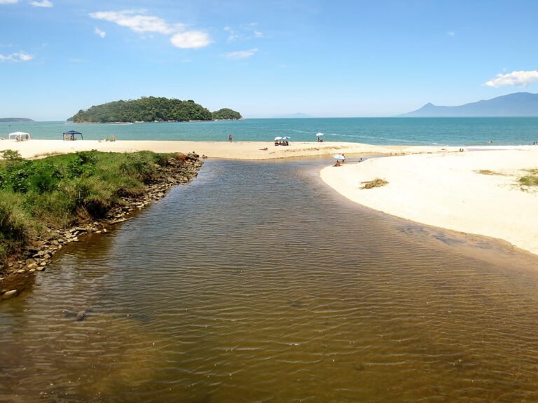 Idoso de 70 anos é encontrado morto após afogamento na Praia da Cocanha, em Caraguatatuba