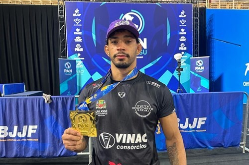 Atleta de São José dos Campos é campeão do Pan-Americano de Jiu-Jitsu com kimono
