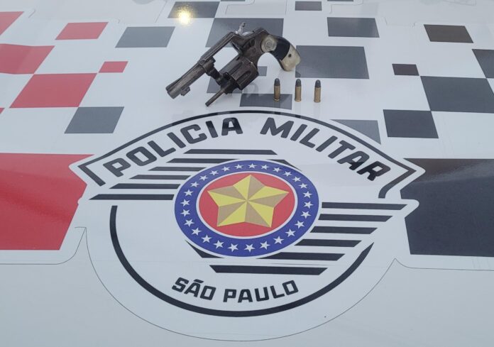 Dupla é presa por porte ilegal de arma de fogo em Jacareí
