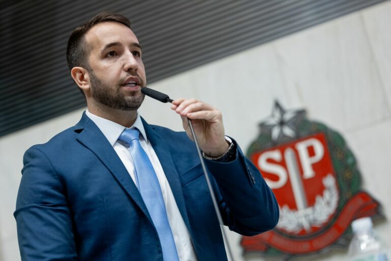 Deputado quer proibir cotas para trans em concursos e universidades de SP