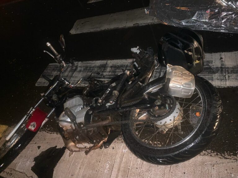 Atendente de 20 anos morre após colidir contra Monza na avenida Brasil