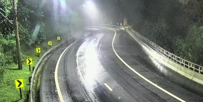 Tamoios é interditada por causa da chuva