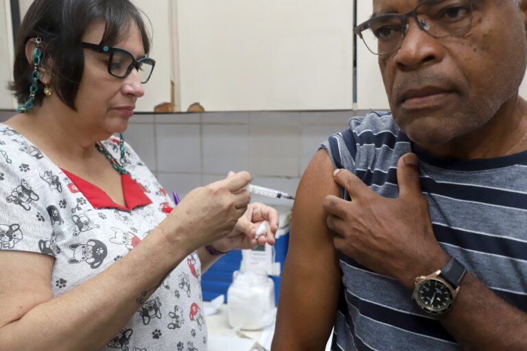 Campinas começa vacinação contra a gripe para grupos de risco