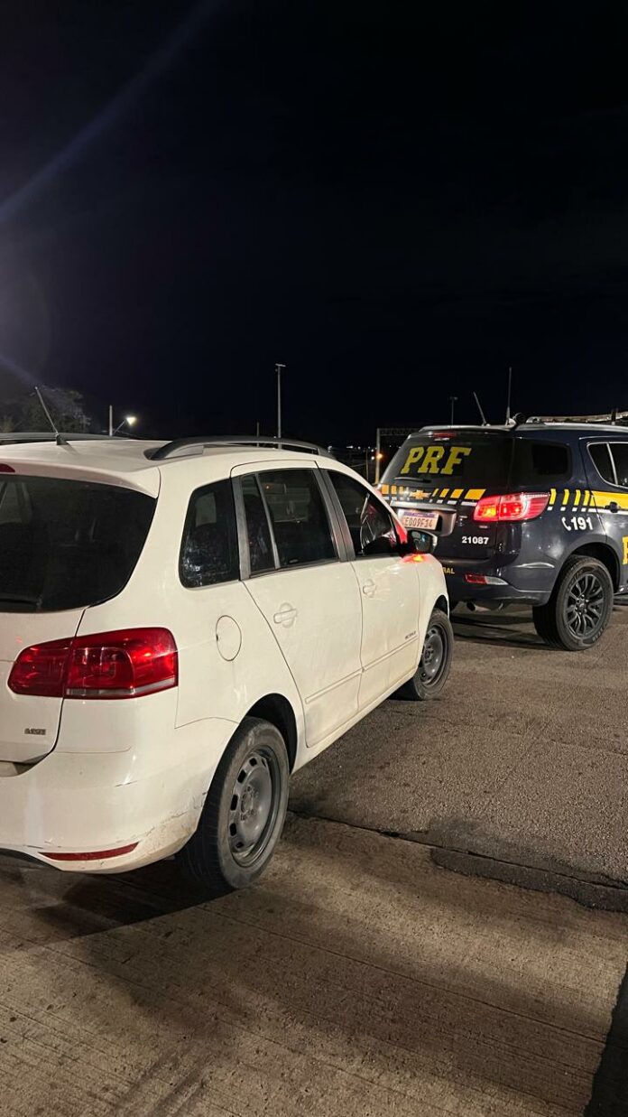 Homem é preso com carro roubado e adulterado na Dutra em Jacareí