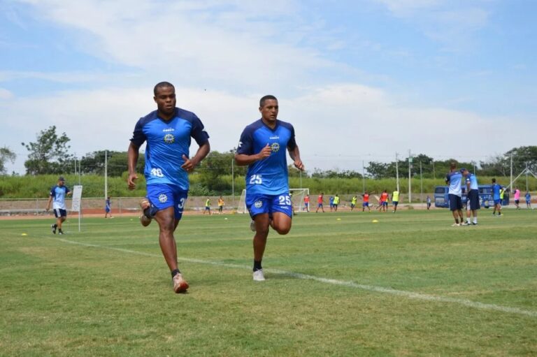 Vinícius Tanque e Luis Gustavo renovam contrato com o São José para a Copa Paulista