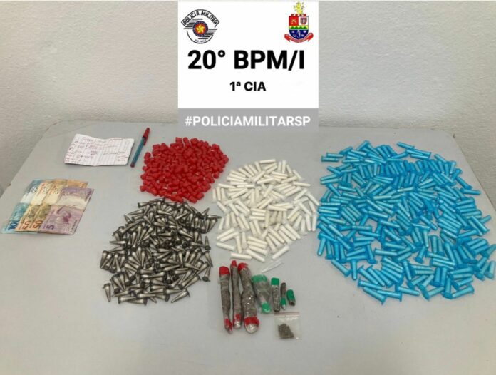 Homem é preso com mais de 400 pinos de cocaína em São Sebastião