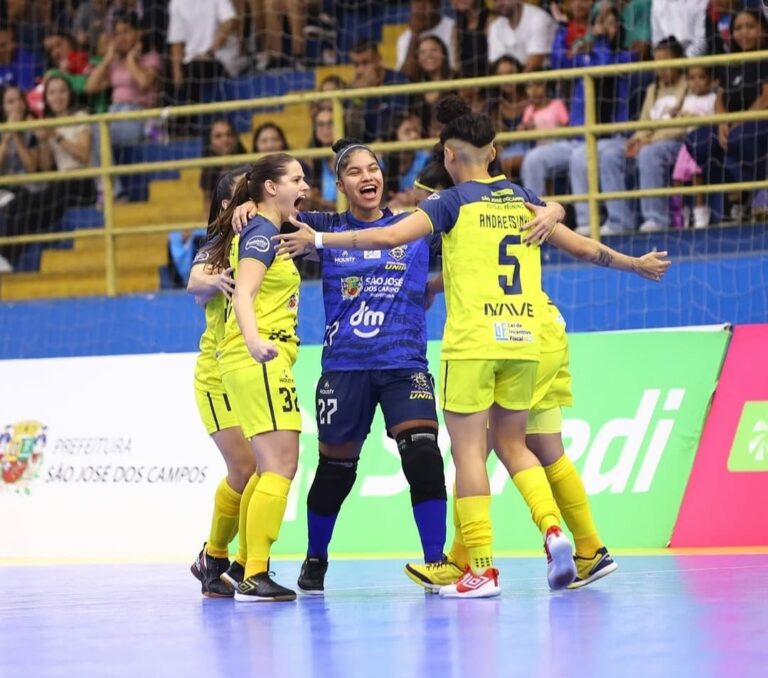 Após empate na estreia, time feminino de futsal do São José disputa dois jogos fora