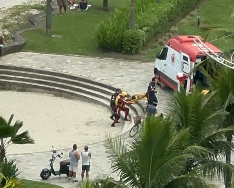 Mãe e pai morrem e filho adolescente sobrevive após família se afogar em praia do litoral