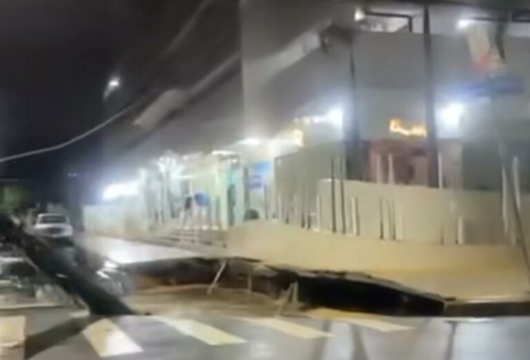 Cratera se abre por conta das fortes chuvas e interdita importante avenida em cidade do litoral