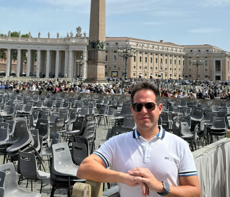 Médico joseense relata momento em que soube da morte do Papa Francisco durante visita ao Vaticano