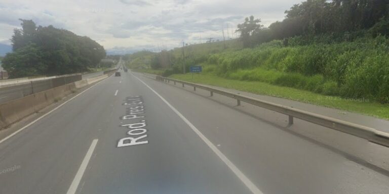 Ônibus com quase 50 passageiros se envolve em acidente com caminhão na Dutra, em Silveiras