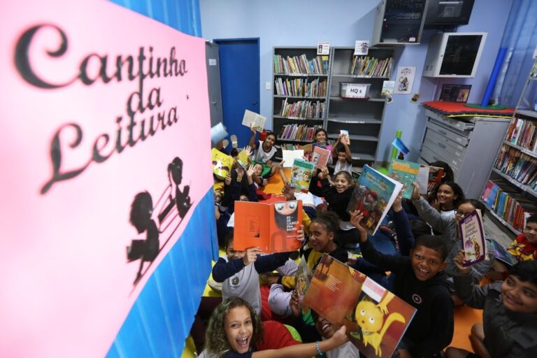 Escolas municipais criam Clubes do Livro para fortalecer leitura e escrita entre alunos