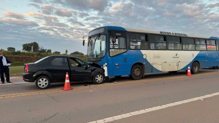 Motorista fica ferido após bater de frente com ônibus na Rodovia Miguel Melhado, em Campinas