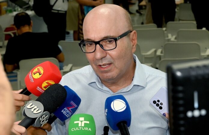 Dário Saadi apresenta proposta para contratação de médicos para telemedicina em todo país Dário Saadi apresenta proposta para contratação de médicos para telemedicina em todo país