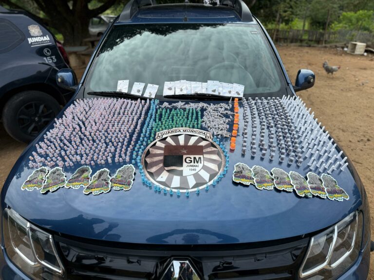 Cão farejador da Guarda Municipal de Jundiaí encontra tonel com drogas escondido em área de mata