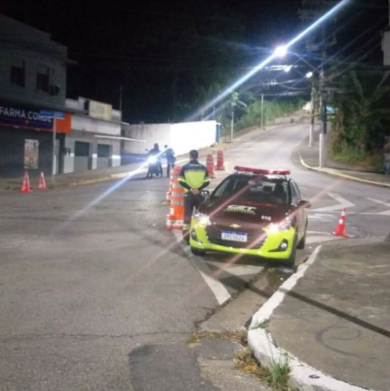 CET-Santos realiza fiscalização contra motocicletas com escapamentos barulhos