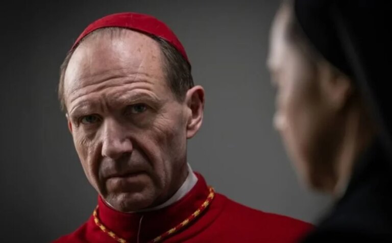 “Conclave” retorna aos cinemas após falecimento do Papa Francisco