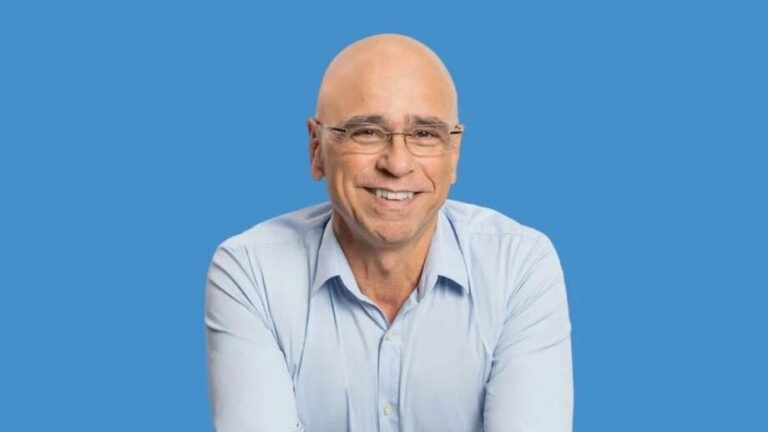 Farid Madi, prefeito do Guarujá, é aprovado por 65,7% dos moradores-eleitores, segundo pesquisa do Instituto Badra