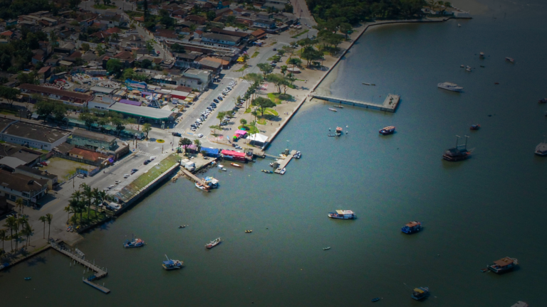 Bertioga realiza reparos emergenciais e define novas regras para uso do píer público