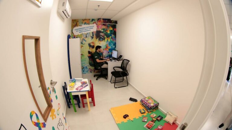Santos inaugura clínica para pacientes com autismo