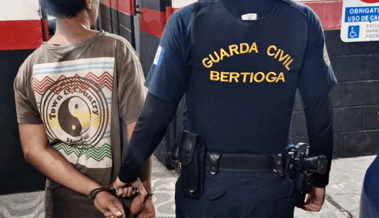 Homem em situação de rua é preso em Bertioga após furto de celular