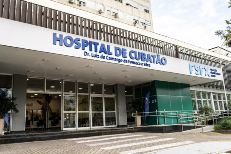 Mulher é encontrada inconsciente em terreno baldio próximo a rodovia do litoral de SP após roubo