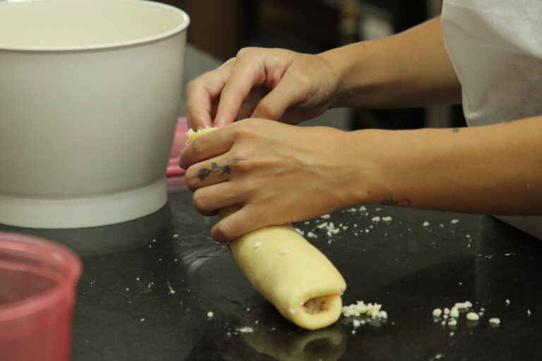 São Vicente abre mais de 60 vagas para cursos gratuitos de gastronomia e atendimento