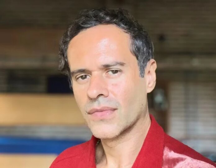 Marcelo Jeneci grava show solo no Rio para projeto audiovisual