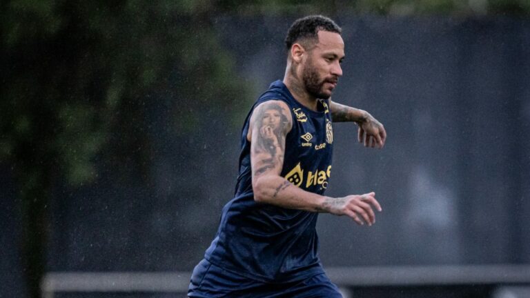 Perto da volta, Neymar participa de jogo-treino do Santos contra Água Santa