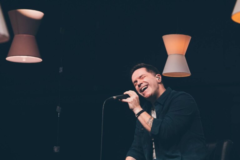 Pedro Mariano lança álbum com releituras de canções de Gilberto Gil, Ivan Lins e outros nomes da MPB