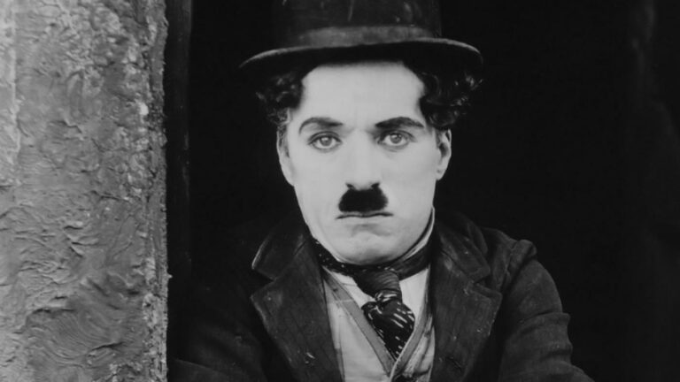 Oficina gratuita apresenta trajetória de Charles Chaplin em museu de Santos