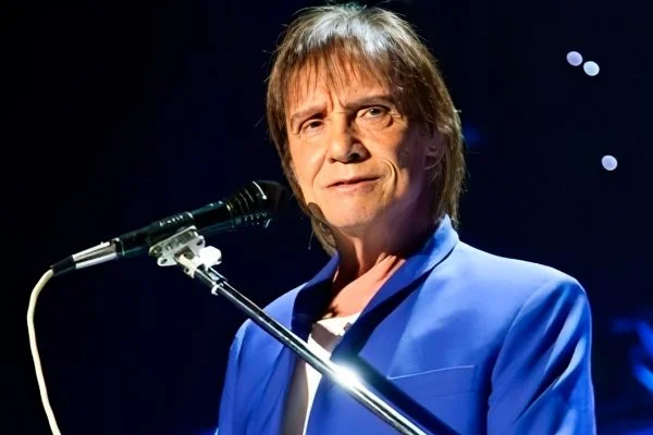 Roberto Carlos negocia renovação de contrato com a Globo após 50 anos de parceria