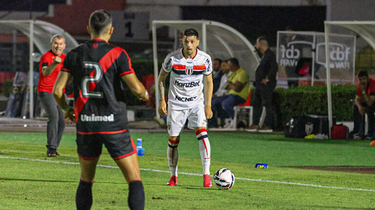 Botafogo sofre gol aos 44 minutos do 2º tempo e empata com o Atlético-GO