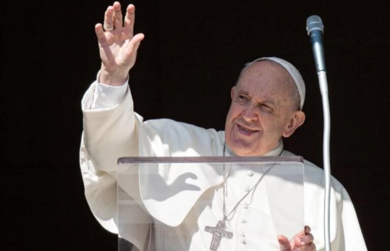 Sabia que Papa Francisco gravou álbum de rock progressivo com 11 faixas?