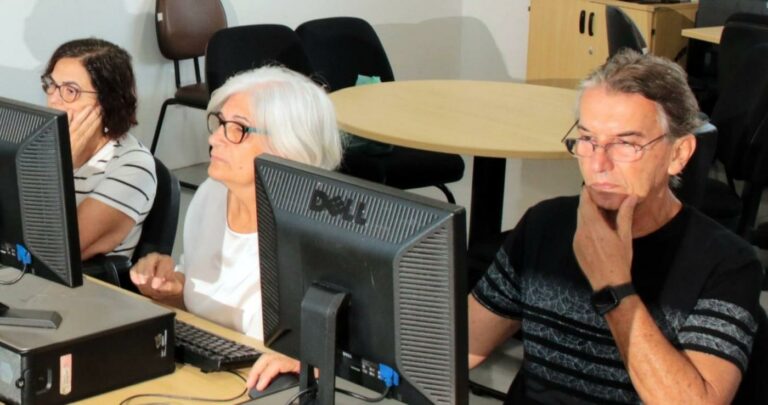 Cidade do litoral abre 240 vagas para curso gratuito de inclusão digital para público 50+