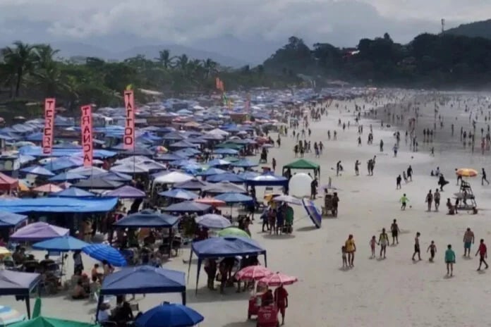 Ubatuba publica lei que proíbe uso de tendas nas praias; guarda-sóis devem ter até 3 metros de diâmetro